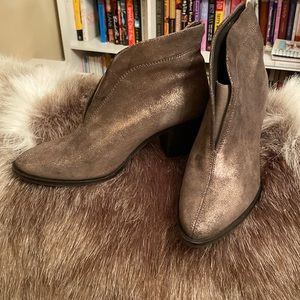 Diva True karma V Throat Booties - Size: 9, Color: Bronze